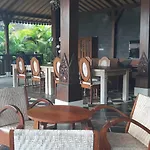 Villa Rumah Kayu Bendesa