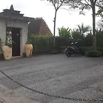 Villa Rumah Kayu Bendesa