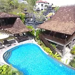 Villa Rumah Kayu Bendesa