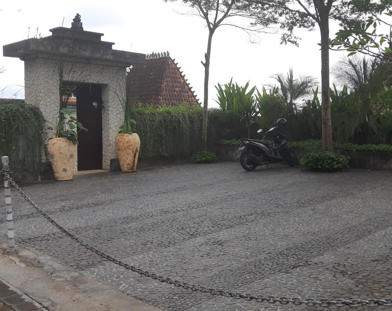 Villa Rumah Kayu Bendesa *