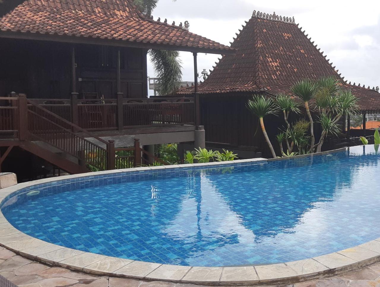 Rumah Kayu Bendesa Villa *